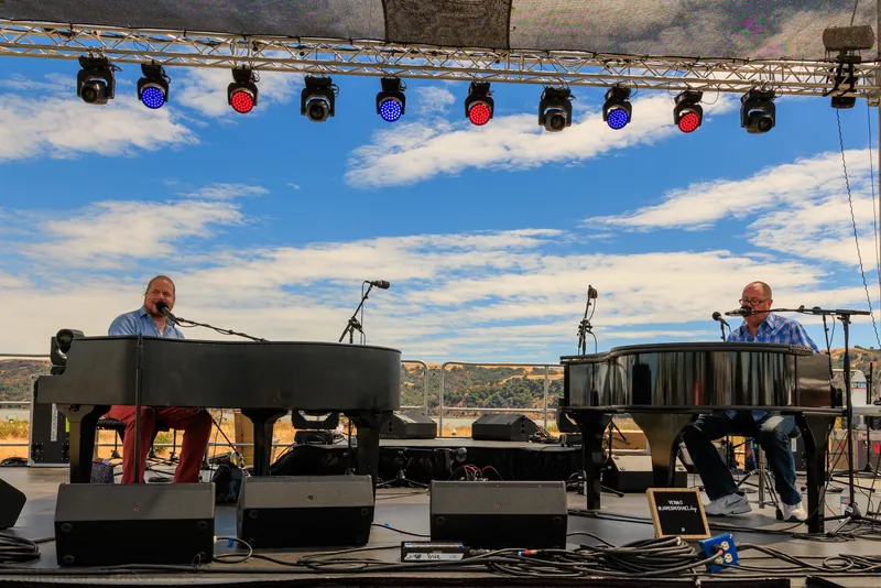 Modern Dueling Pianos setup
